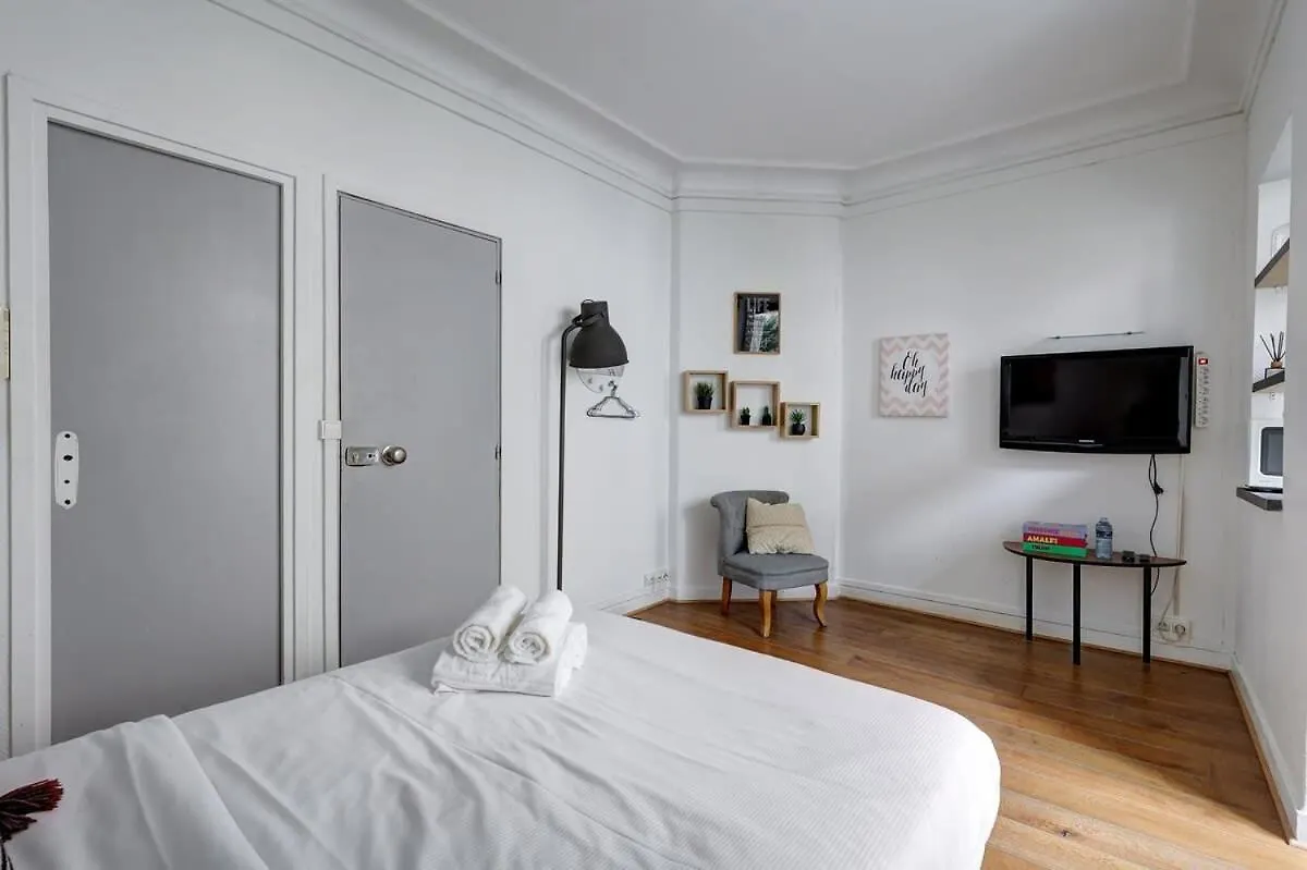 شقة 102- Beautiful Studio Near Champs Elysees *