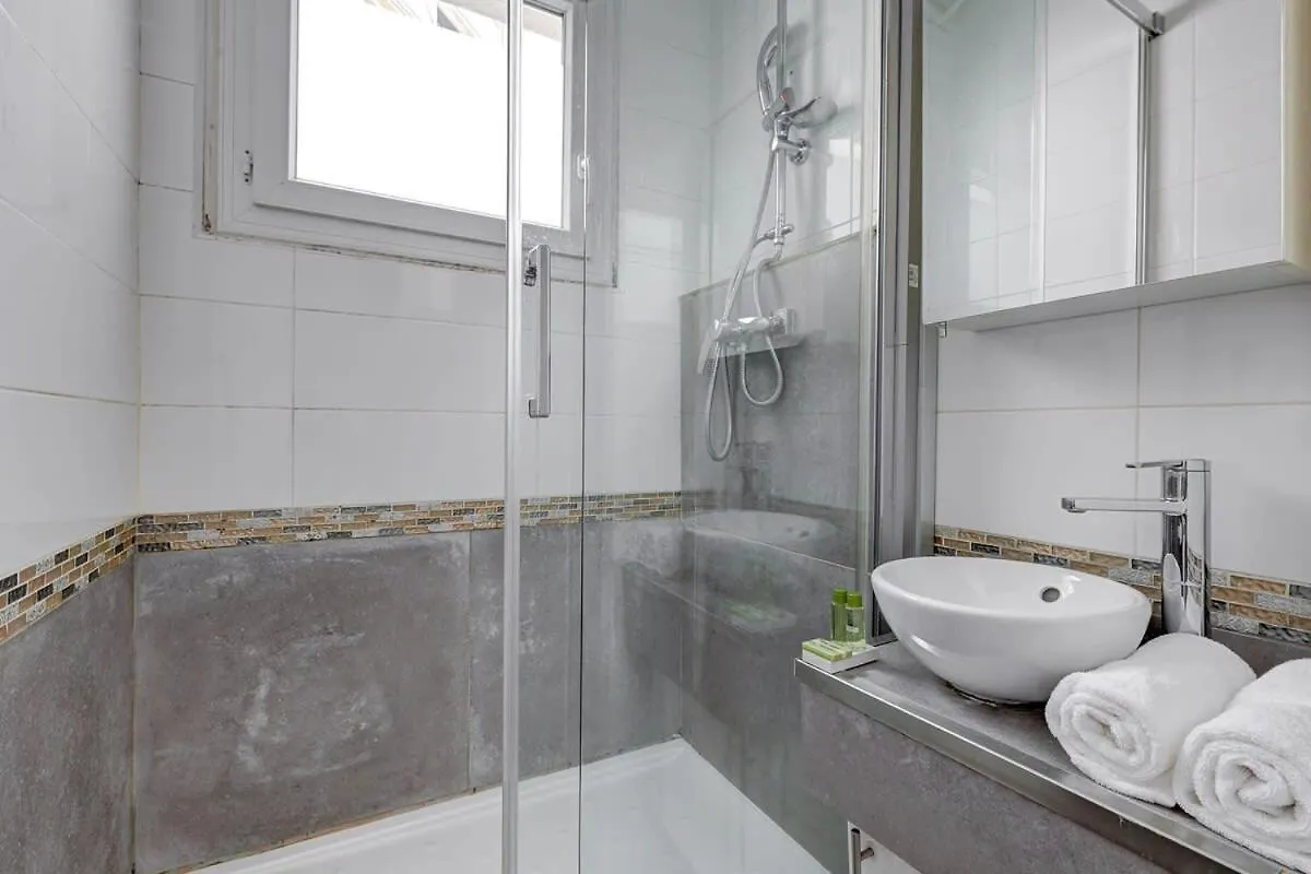 102- Beautiful Studio Near Champs Elysees Apartament Paryż